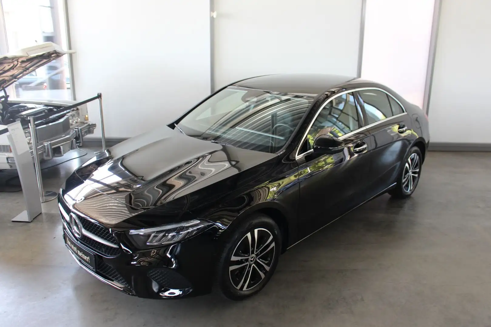 Mercedes-Benz A 250 e Limousine Progressive Plus 11kw Ambiente Schwarz - 1