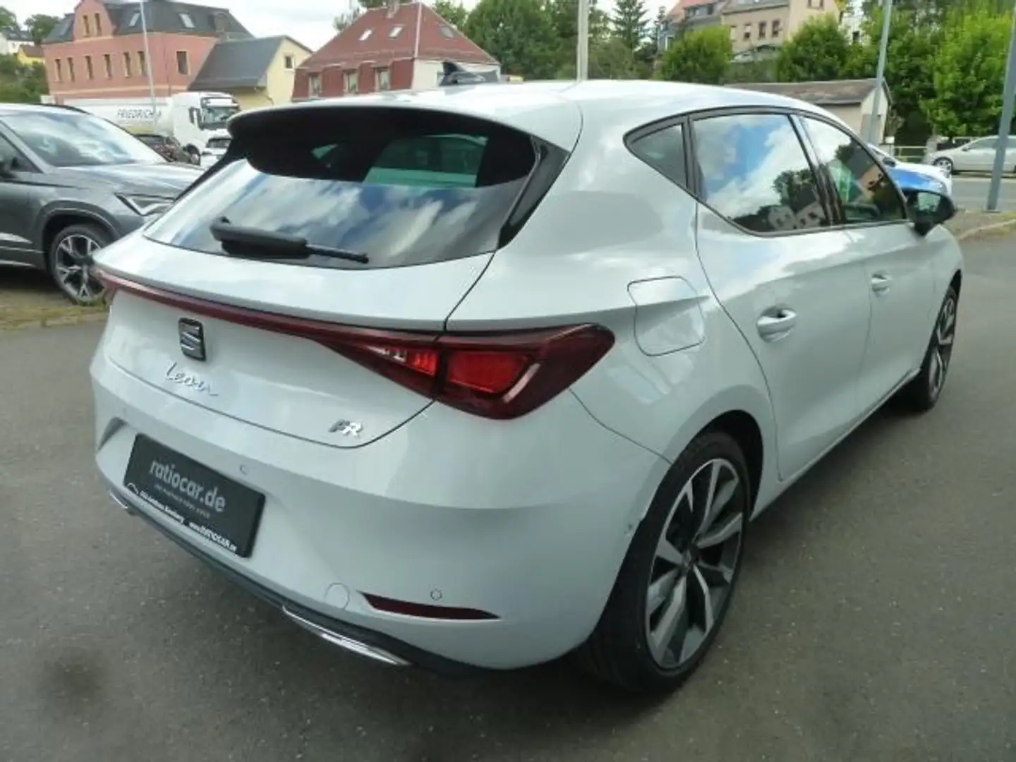 SEAT Leon LEON FR 1.5 ETSI DSG PARKLENKASS. NAVI SITZH. Weiß - 2