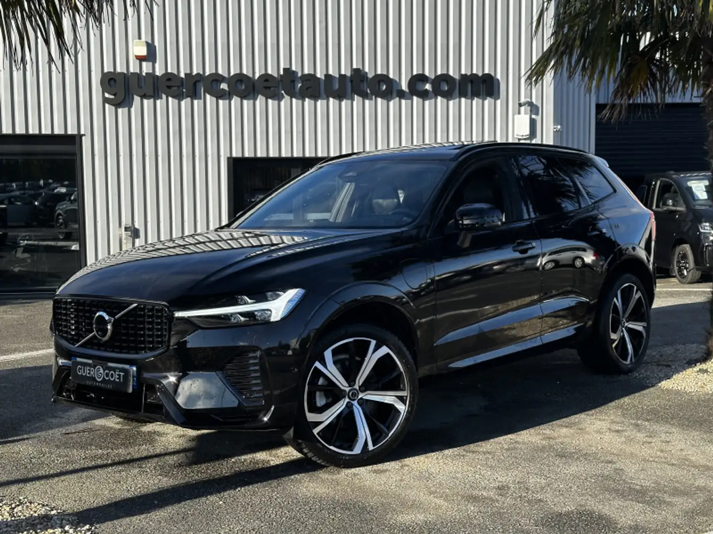 Volvo XC60 T6 AWD 253 + 145CH R-DESIGN GEARTRONIC Noir - 1