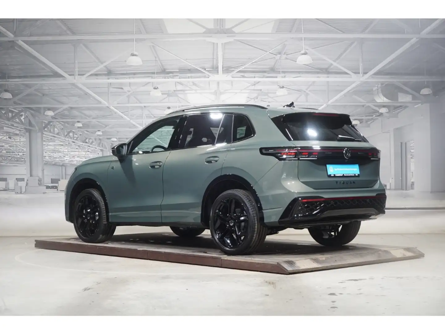 Volkswagen Tiguan R-Line 2.0 TSI 4M AHK Head-Up IQ.Light Pano Grün - 2