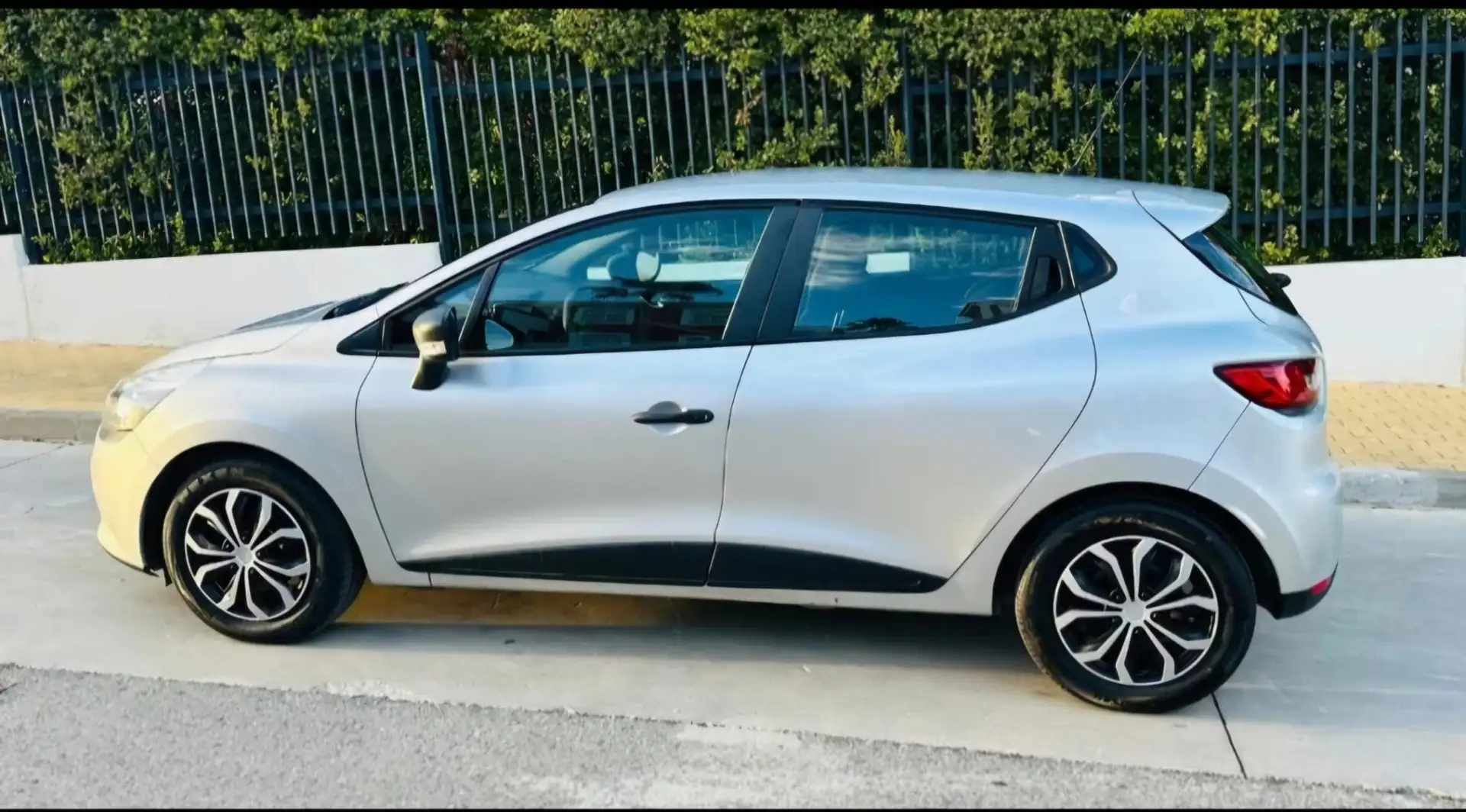 Renault Clio Clio Grand Tour 1.2 Business Business Plateado - 2