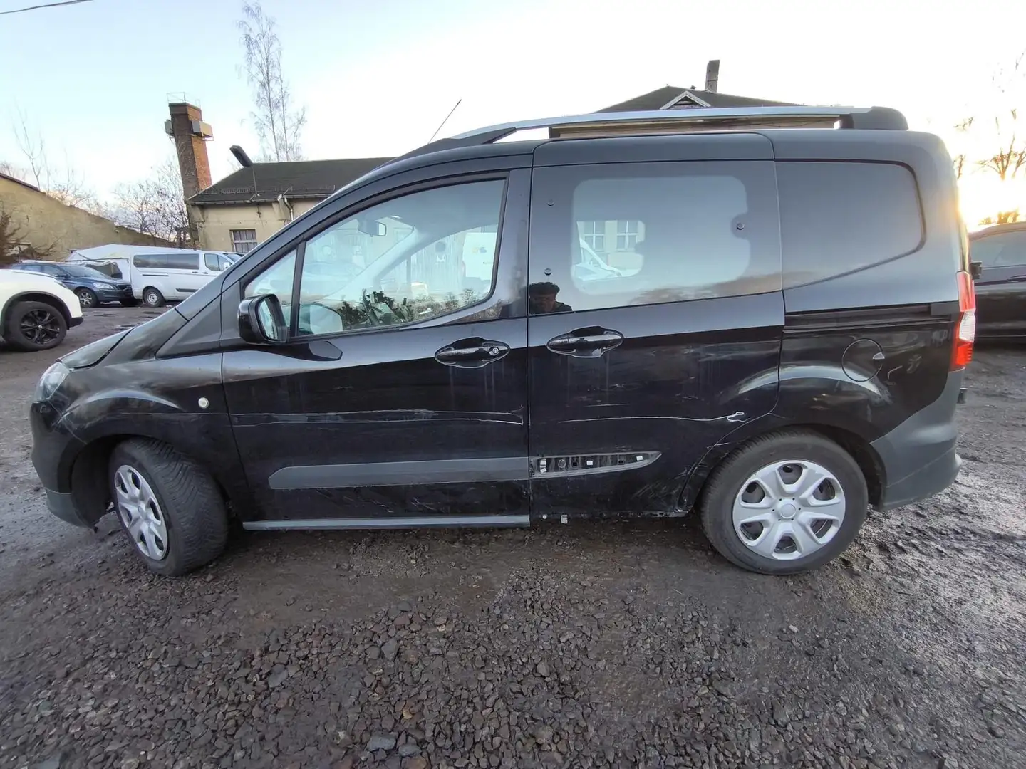 Ford Transit Courier Kombi Trend 1.0i 5 Sitzer Unfall Negru - 1