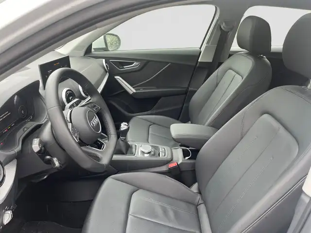Audi Q2 view 6