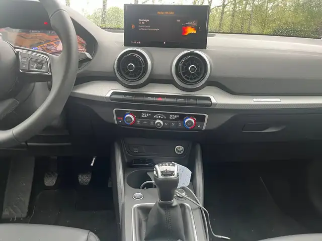 Audi Q2 view 8