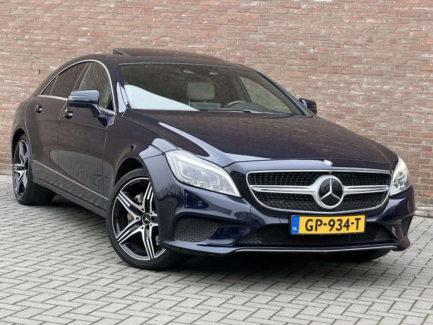 Mercedes-Benz CLS 400 Facelift - Schuifdak - Led - 360° Camera - Stoelko Azul - 2