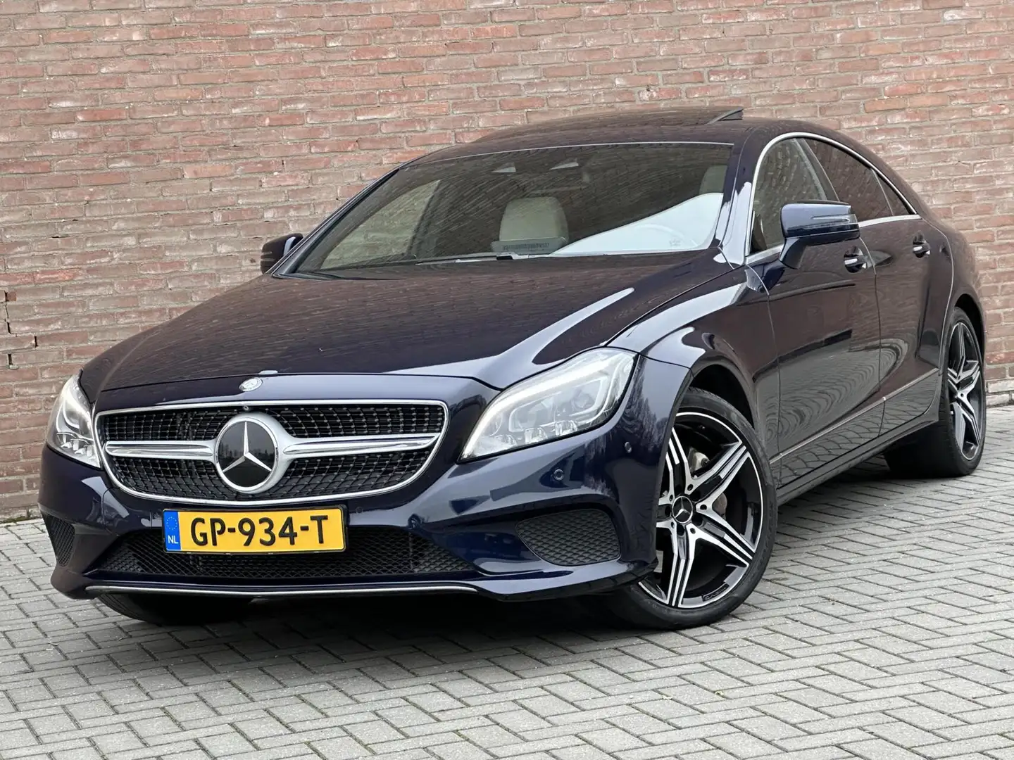 Mercedes-Benz CLS 400 Facelift - Schuifdak - Led - 360° Camera - Stoelko Bleu - 1