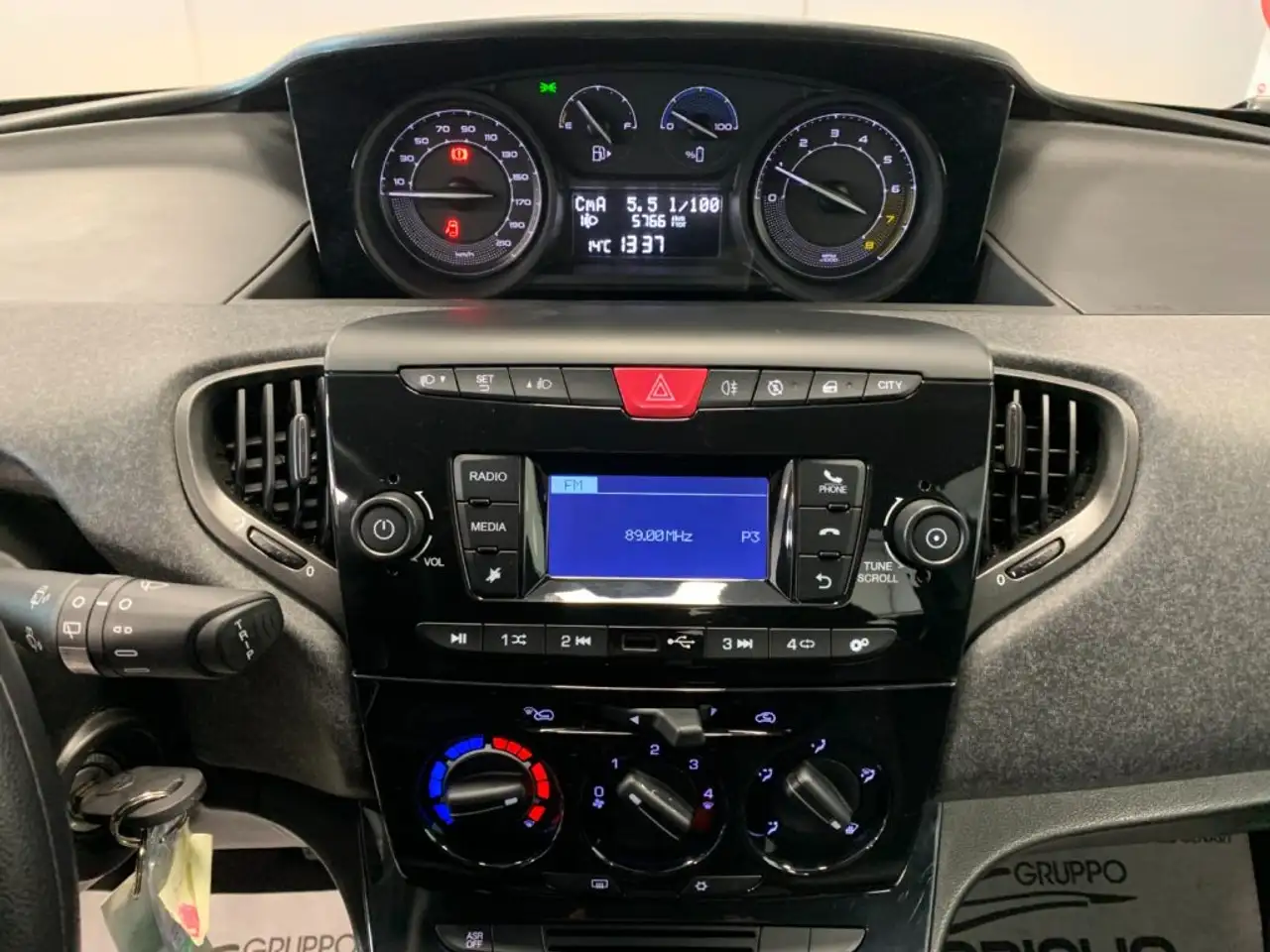 Lancia Ypsilon 2023 — фото 10