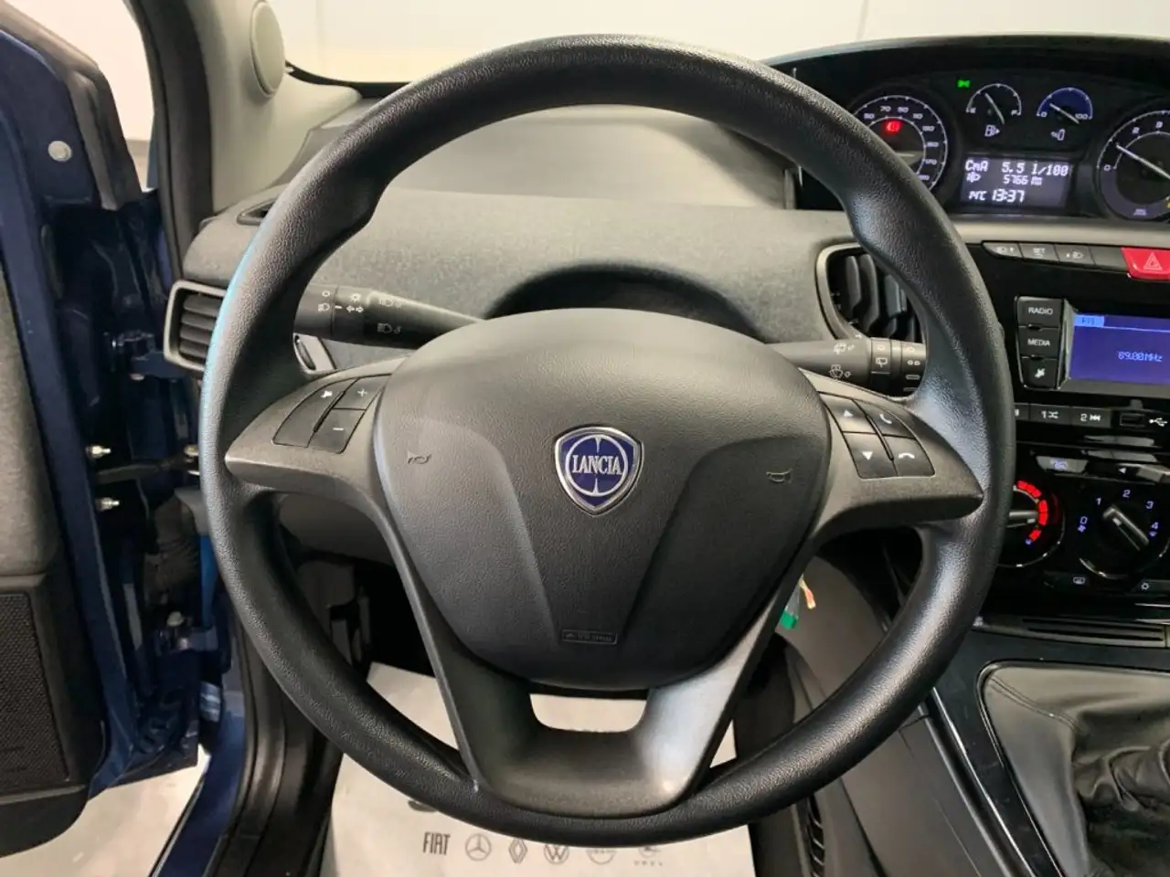 Lancia Ypsilon 2023 — фото 9