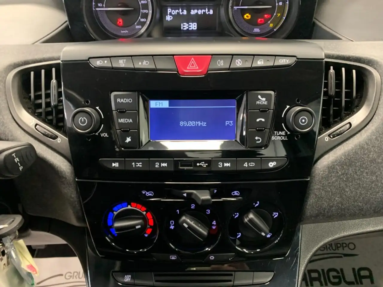 Lancia Ypsilon 2023 — фото 12