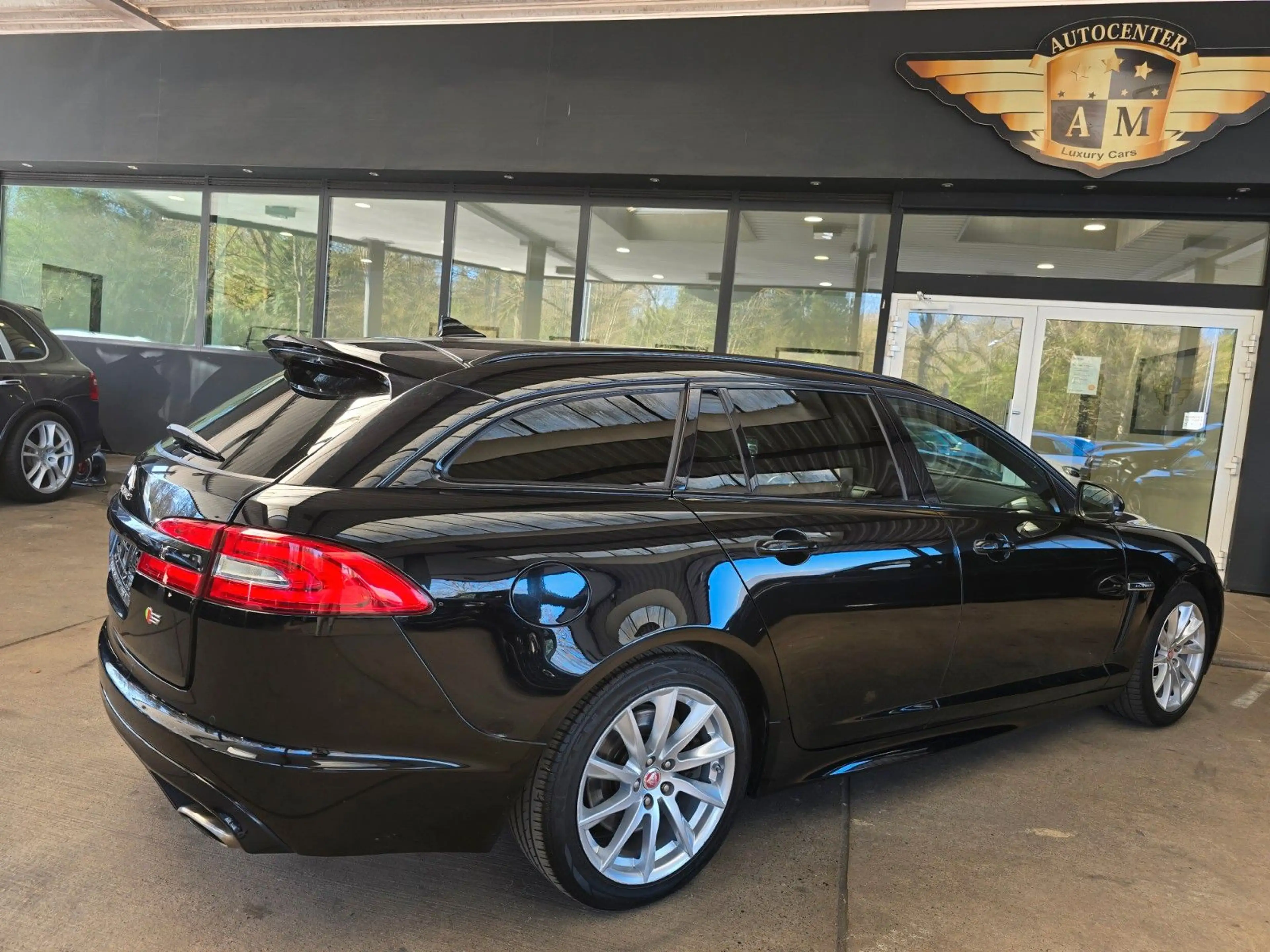 Jaguar XF Sportbrake 3.0 V6 Diesel S KAMERA/NAVI/BT/19" — photo 13