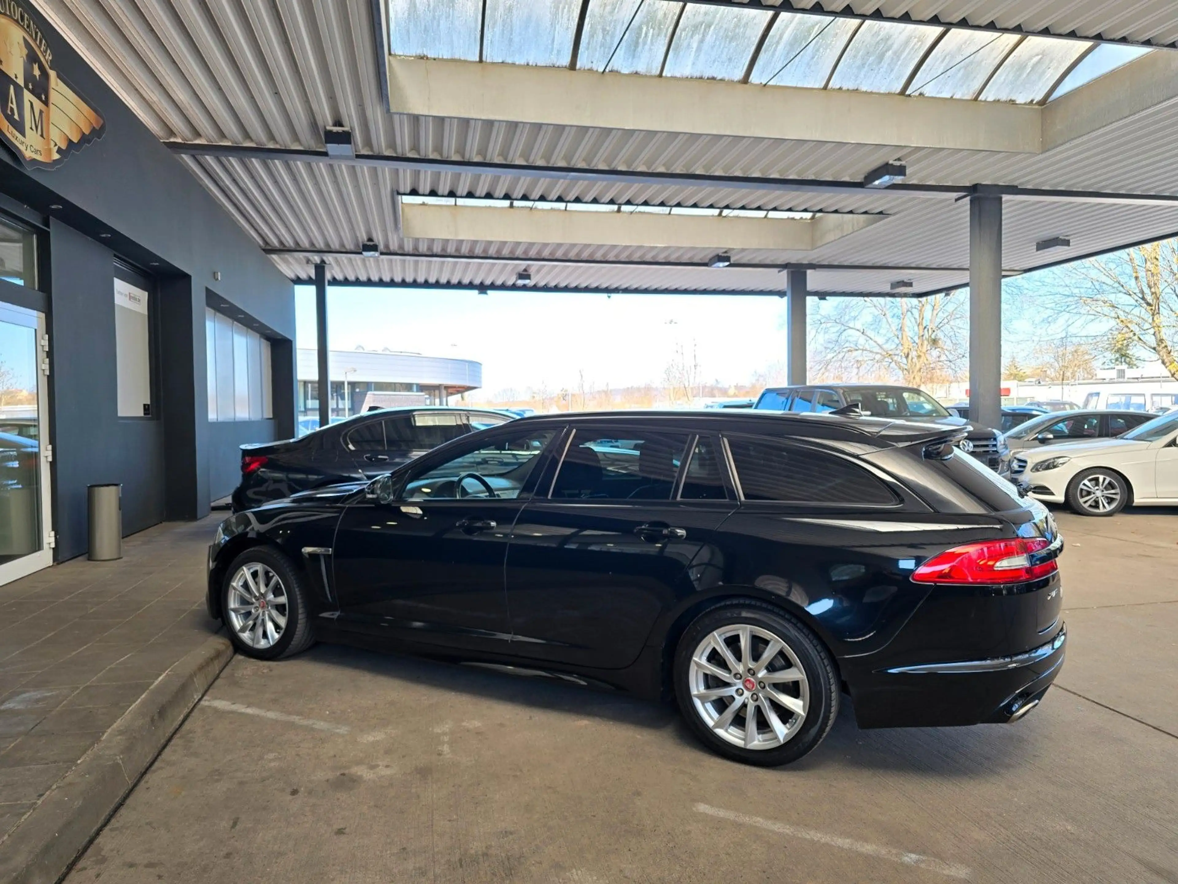 Jaguar XF Sportbrake 3.0 V6 Diesel S KAMERA/NAVI/BT/19" — photo 14