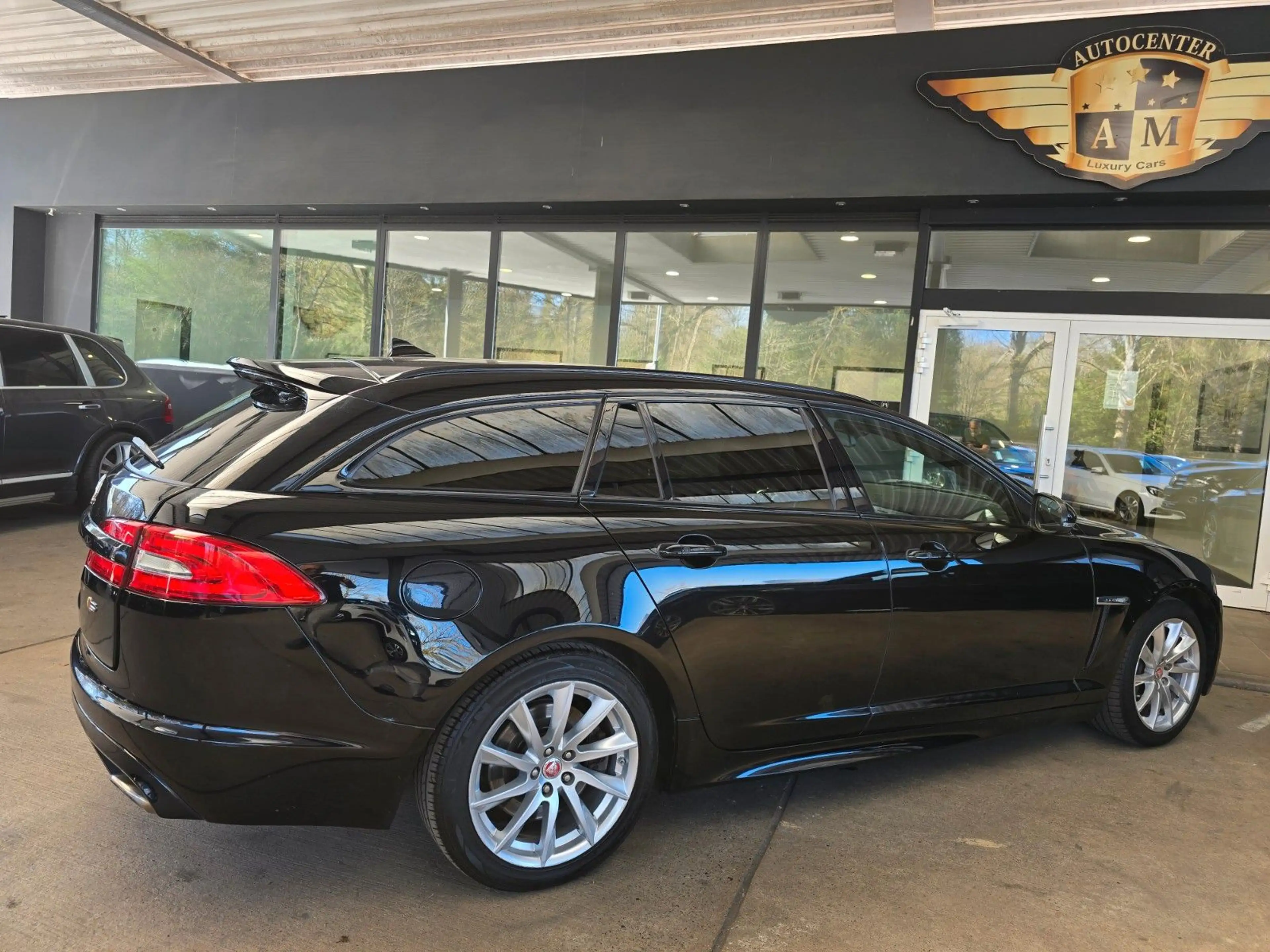 Jaguar XF Sportbrake 3.0 V6 Diesel S KAMERA/NAVI/BT/19" — photo 9