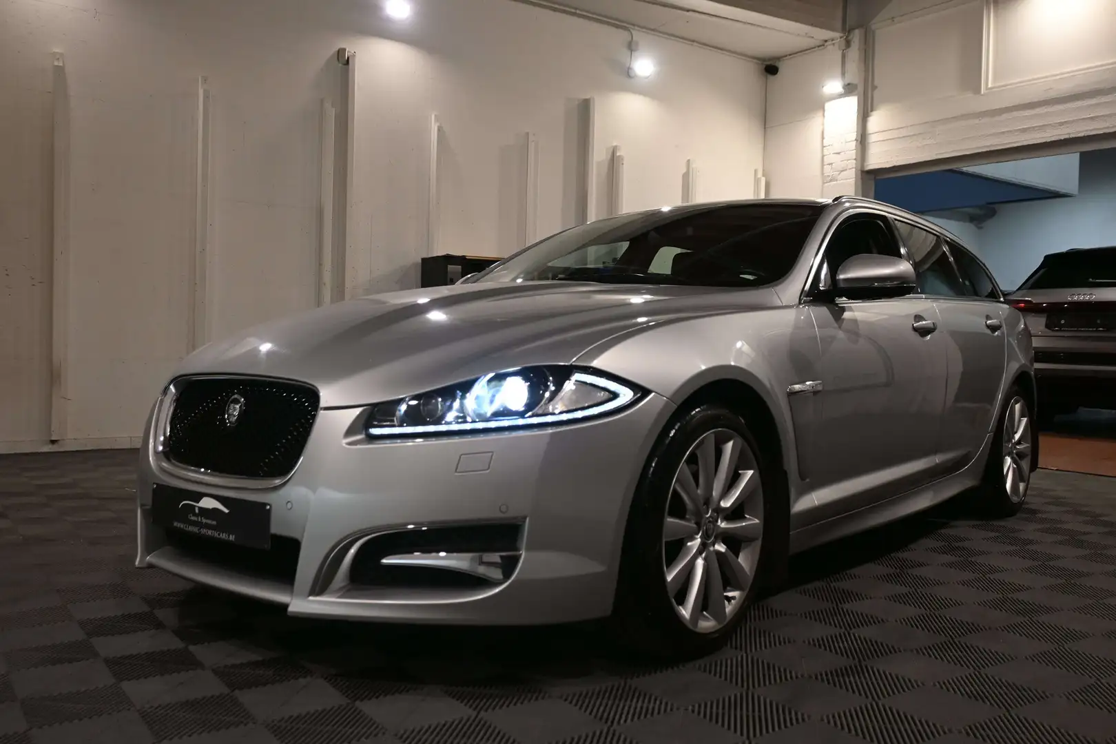 Jaguar XF XF Sportbrake 2.0 D R-SPORT / EURO 6b / CAMERA Gris - 2