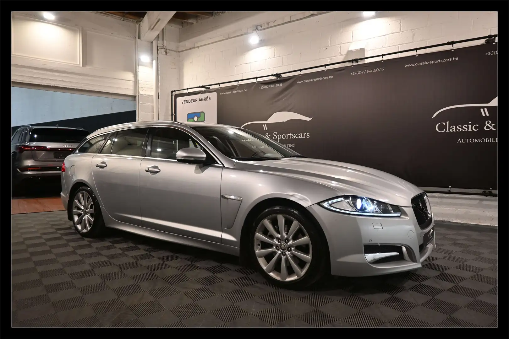 Jaguar XF XF Sportbrake 2.0 D R-SPORT / EURO 6b / CAMERA Gris - 1