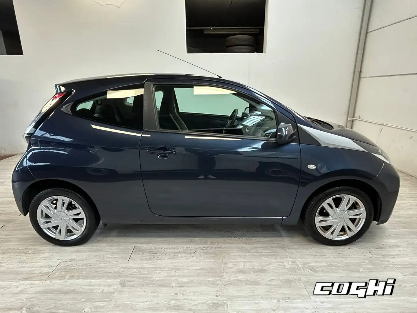 Toyota Aygo TOYOTA Aygo 1.0 VVT-i 69 CV 3 porte x-play MMT Gris - 2