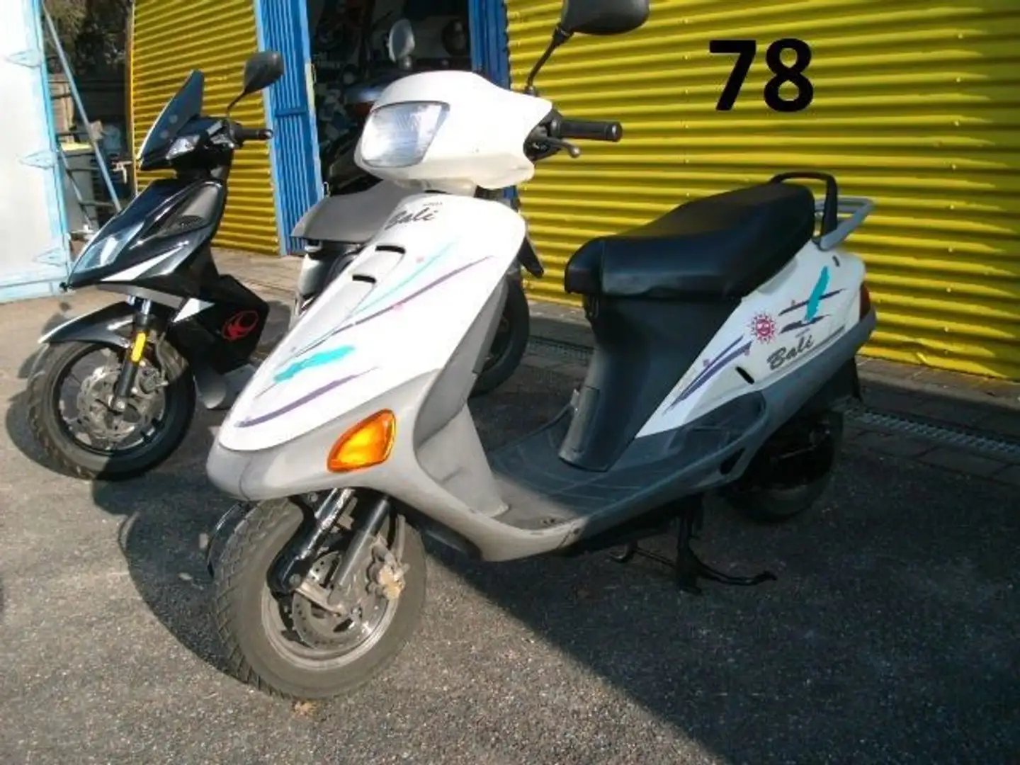 Honda SJ 50 Bali 3. Stück)*80 Gebrauchte Roller* Weiß - 1