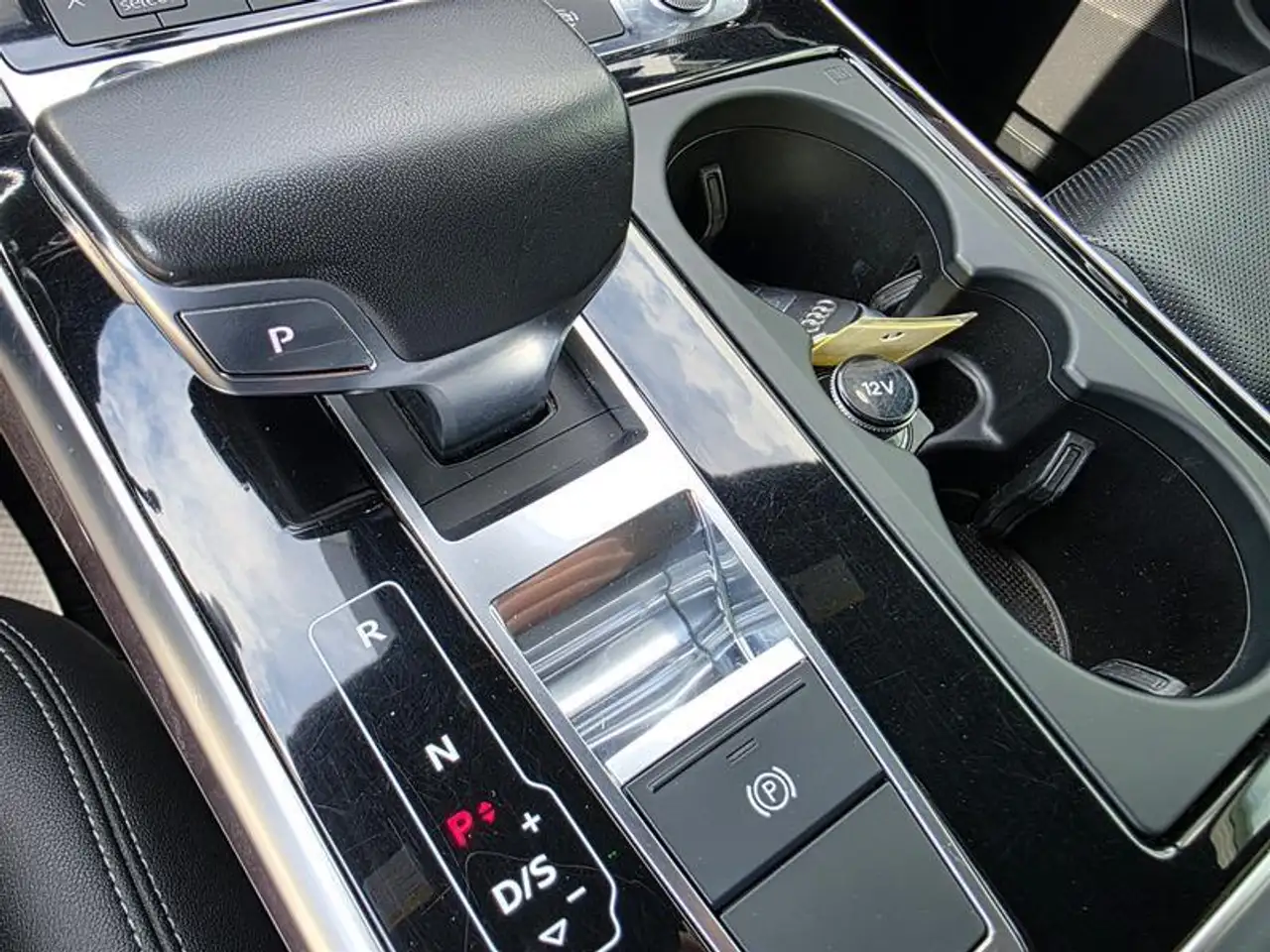 Audi Q8 photo Audi Q8