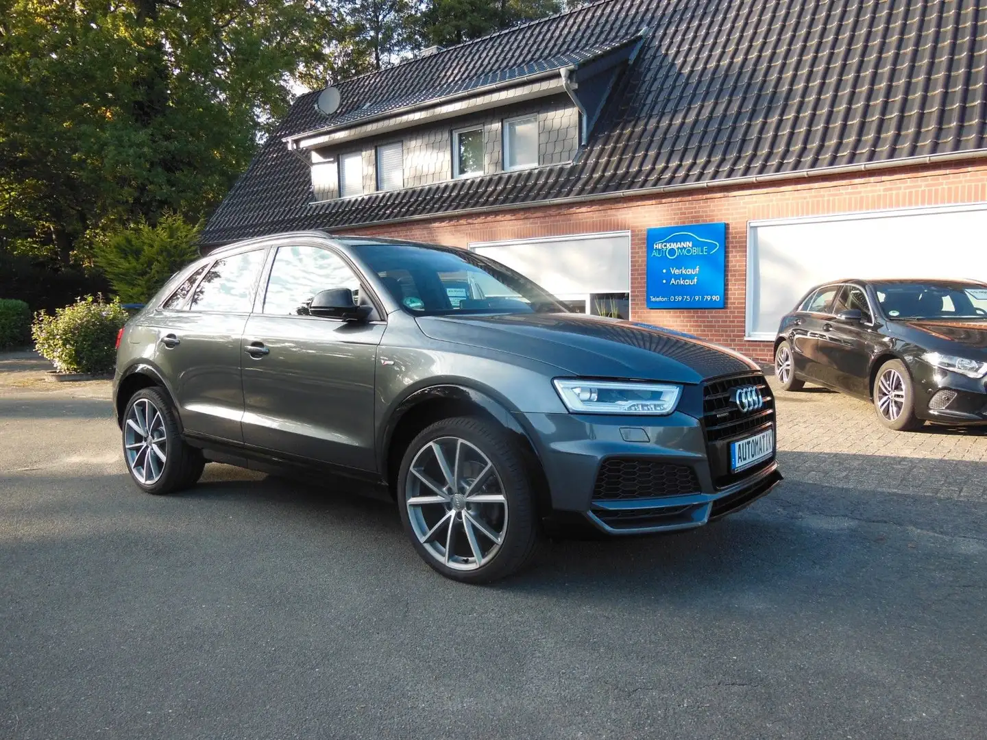 Audi Q3 TDI quattro S tronic S LINE/20"/AHK/KAM/NAV+ Grau - 1
