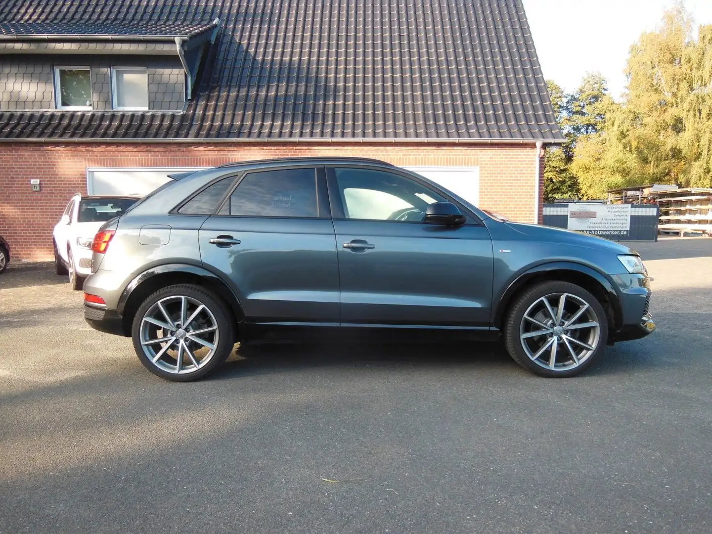 Audi Q3 TDI quattro S tronic S LINE/20"/AHK/KAM/NAV+ Grau - 2