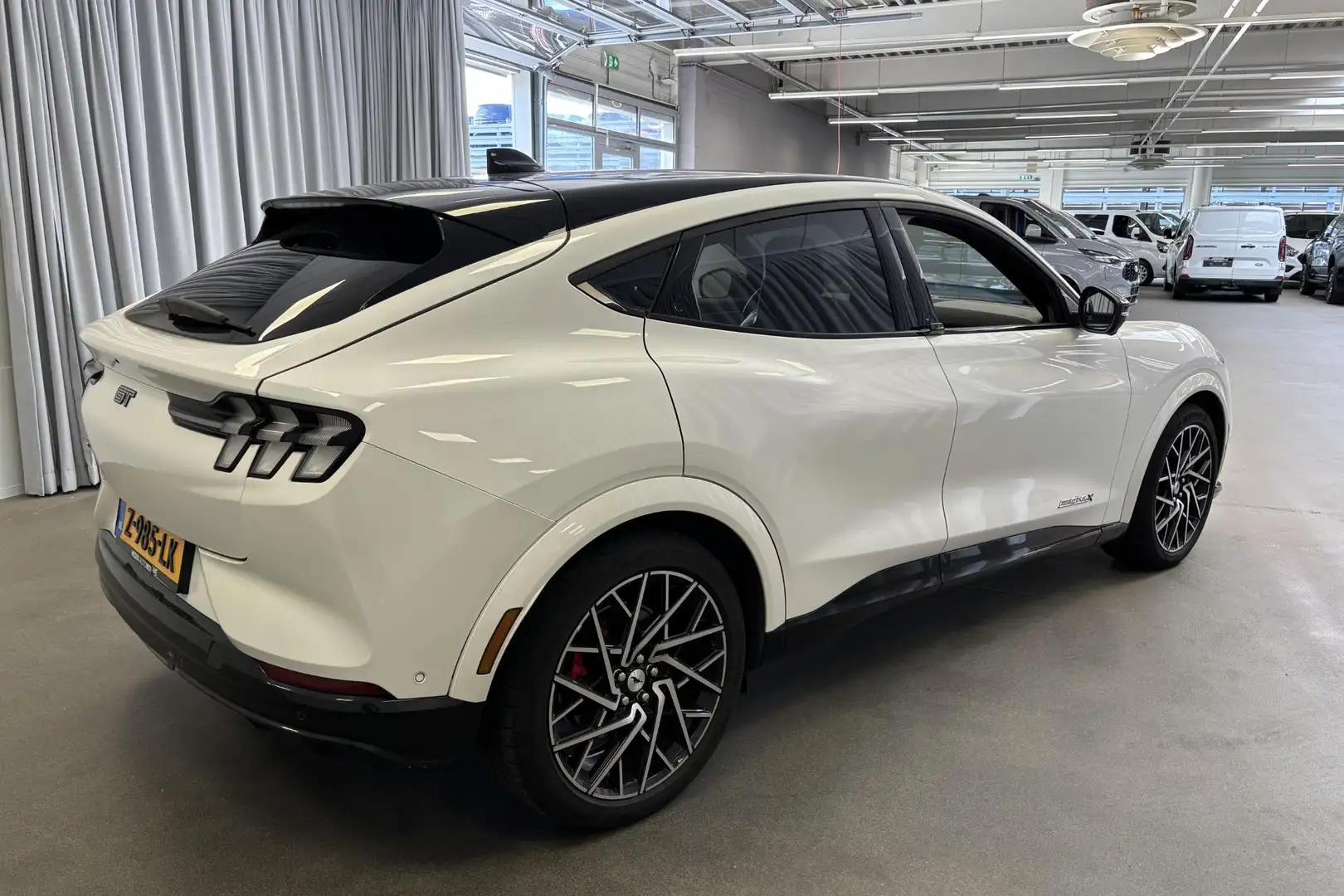 Ford Mustang Mach-E GT Extended AWD 98 kWh | 16% bijtelling  30k | Wit - 2