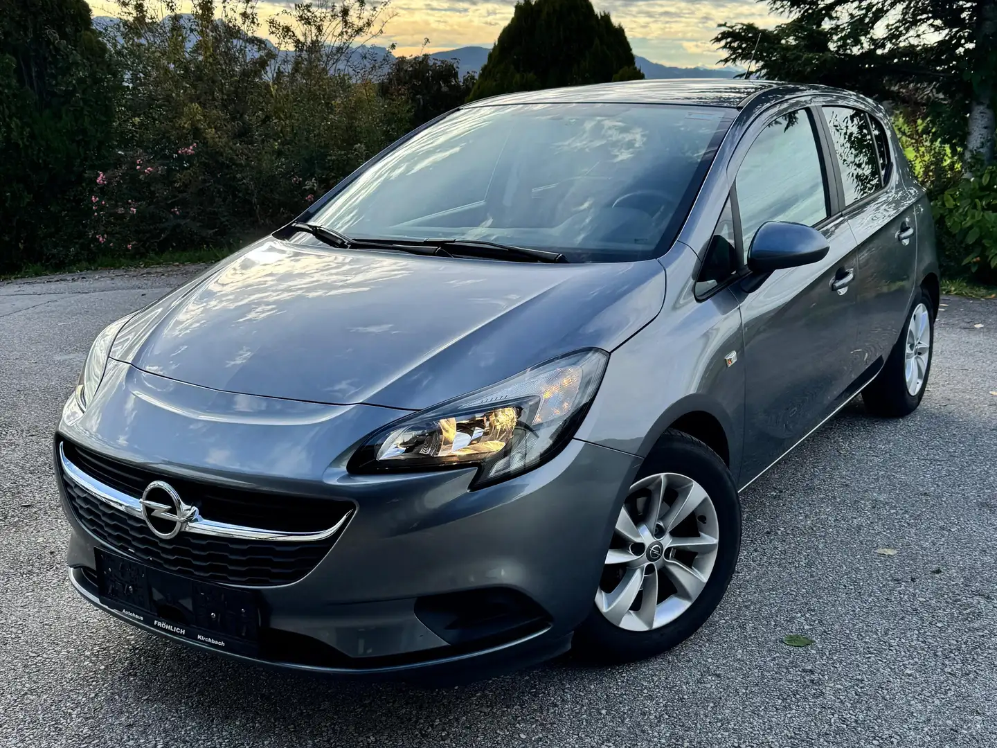Opel Corsa 1,4 - Service + Pickerl vor 500 KM NEU. Grau - 1