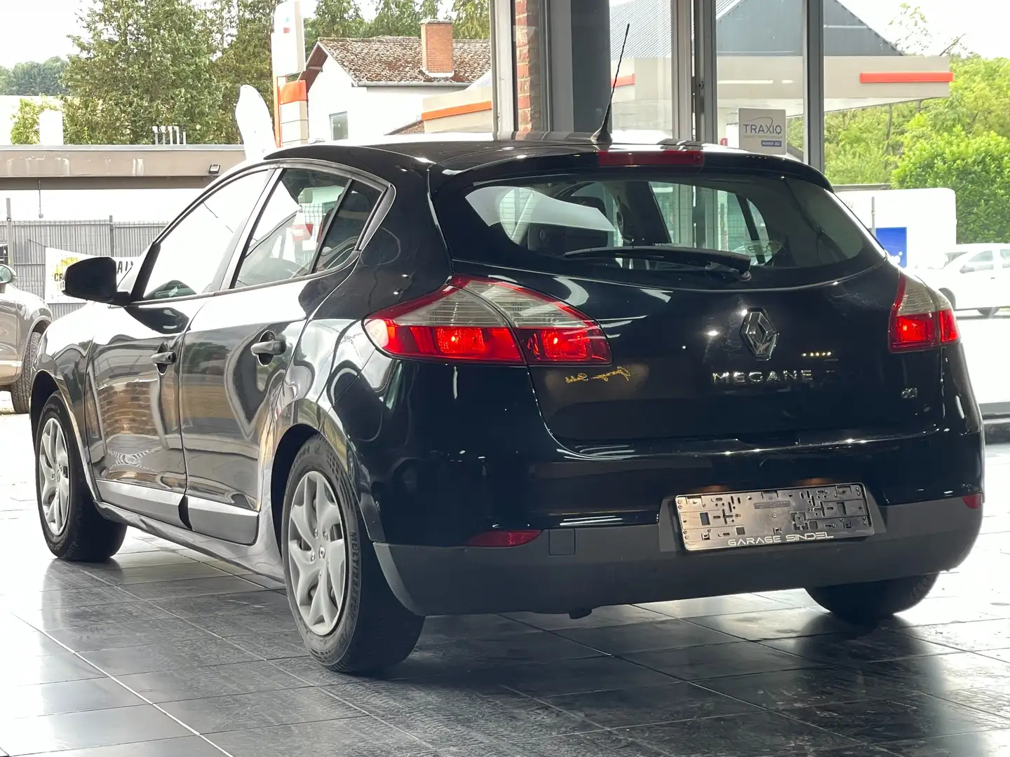 Renault Megane 1.5 dCi / GARANTIE 1 AN / 1er Main / Ac Zwart - 2