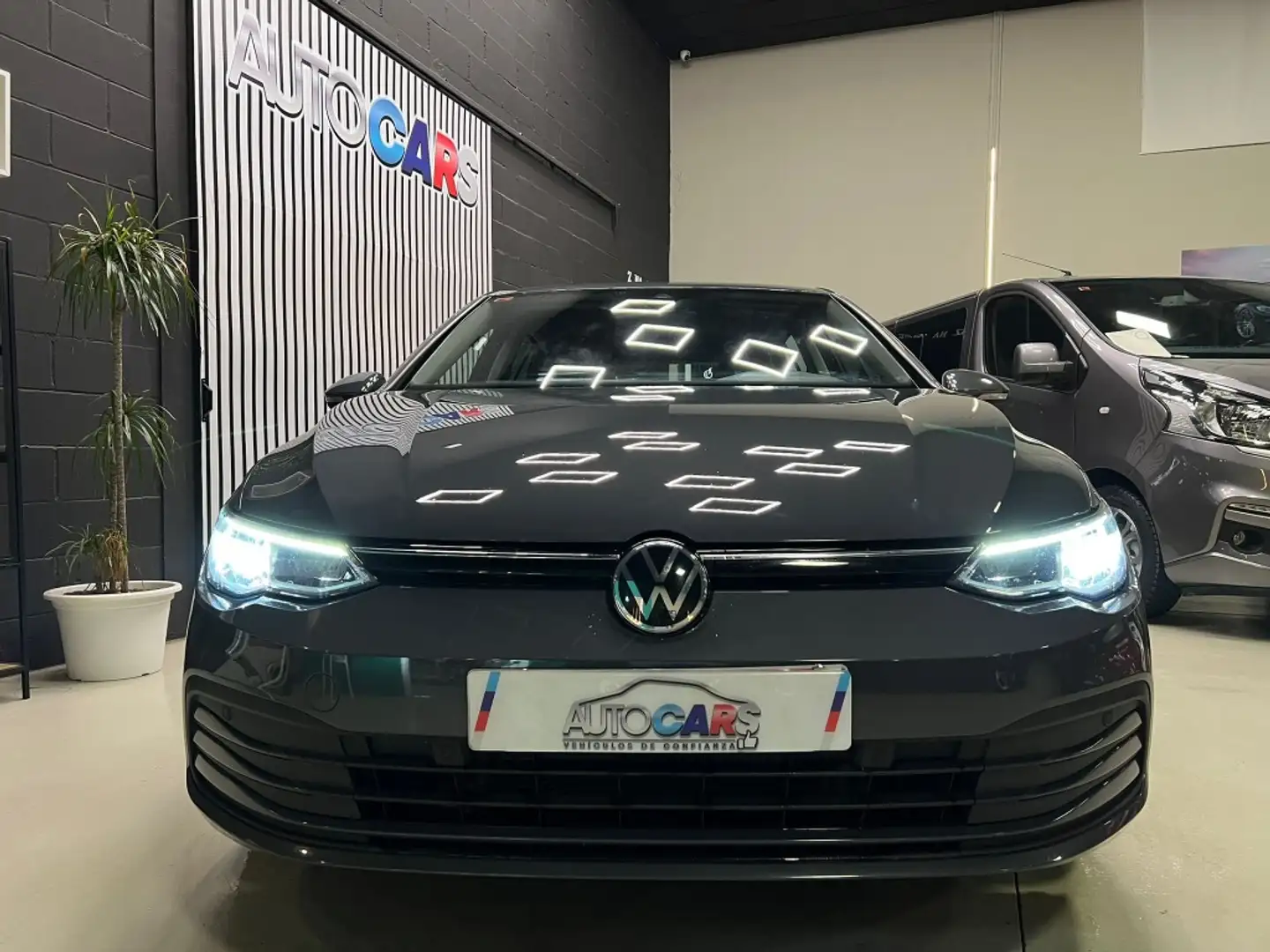 Volkswagen Golf 2.0TDI 85kW Gris - 2