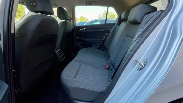 Volkswagen Golf view 11