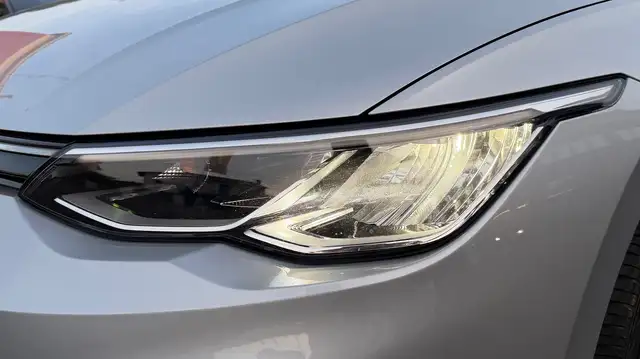 Volkswagen Golf view 4