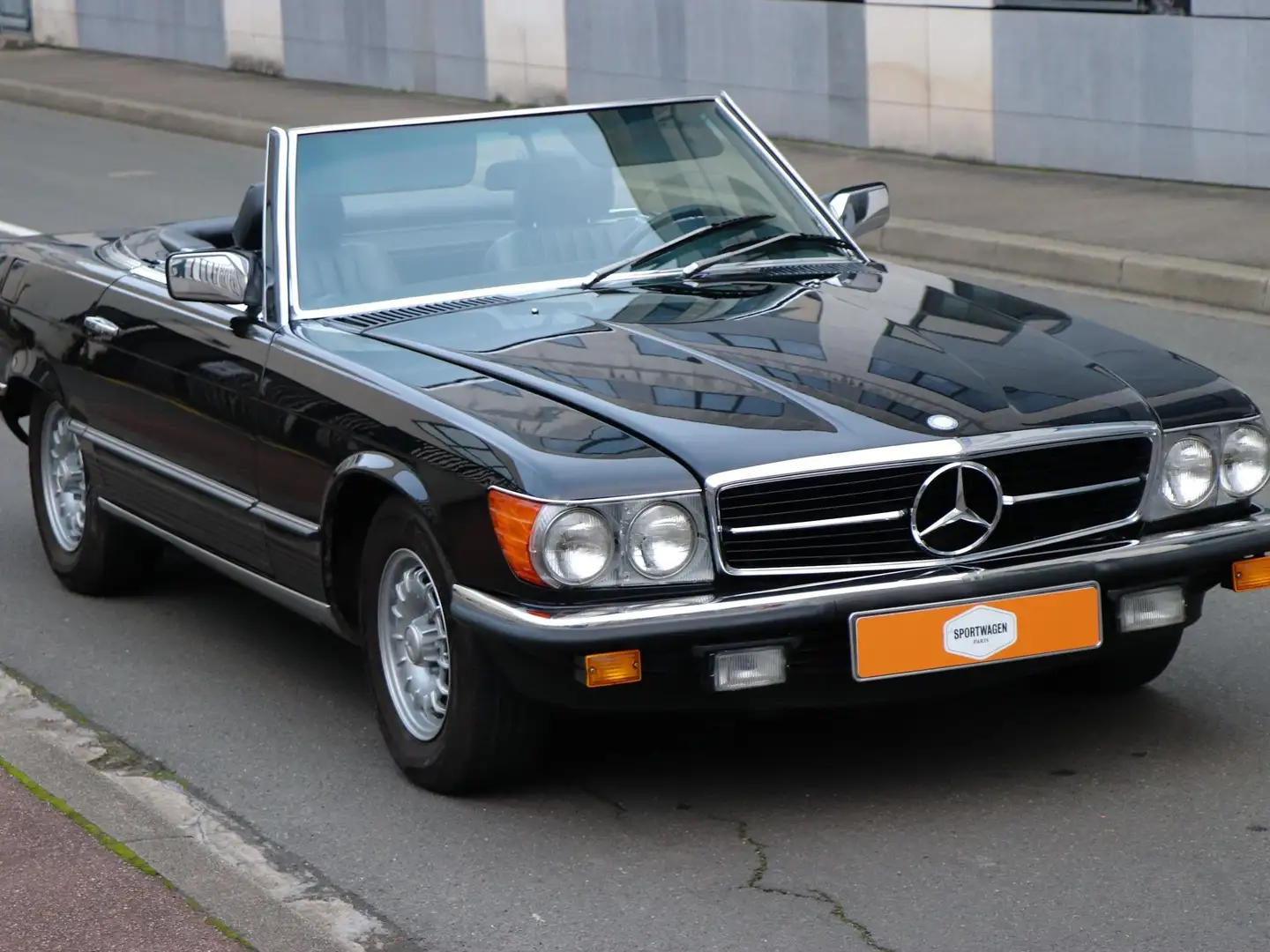 Mercedes-Benz SL 380 Schwarz - 1