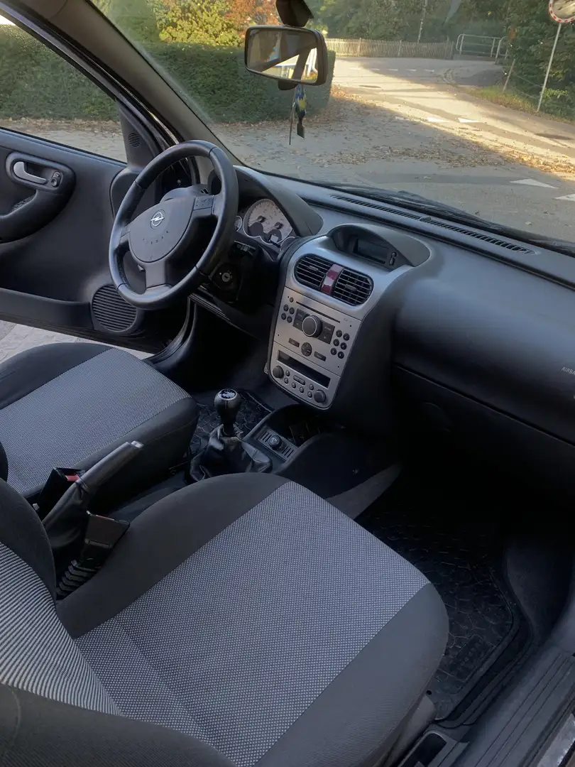 Opel Corsa Schwarz - 2