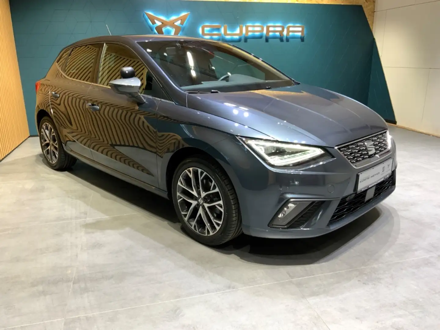 SEAT Ibiza Xcellence 1.0TSI DSG +Fahrschulwagen+ACC Grijs - 2