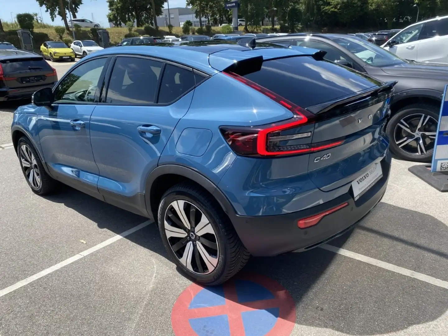 Volvo C40 Ultimate Recharge Pure Electric 2WD StandHZG Panor Blau - 2