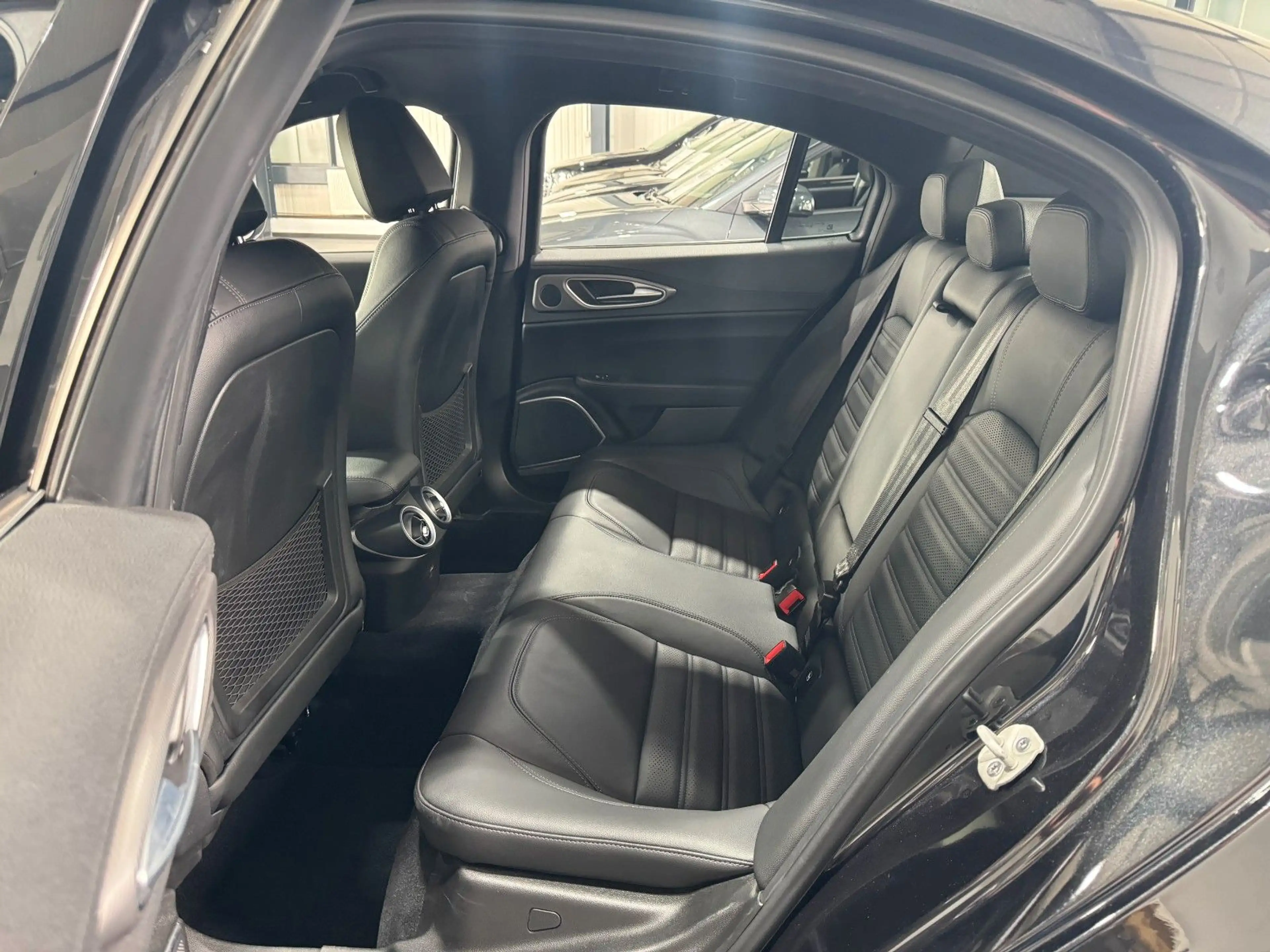 Alfa Romeo Giulia Veloce Q4| SHZ | SH| S-SITZE |APPLE-CAR| — photo 10