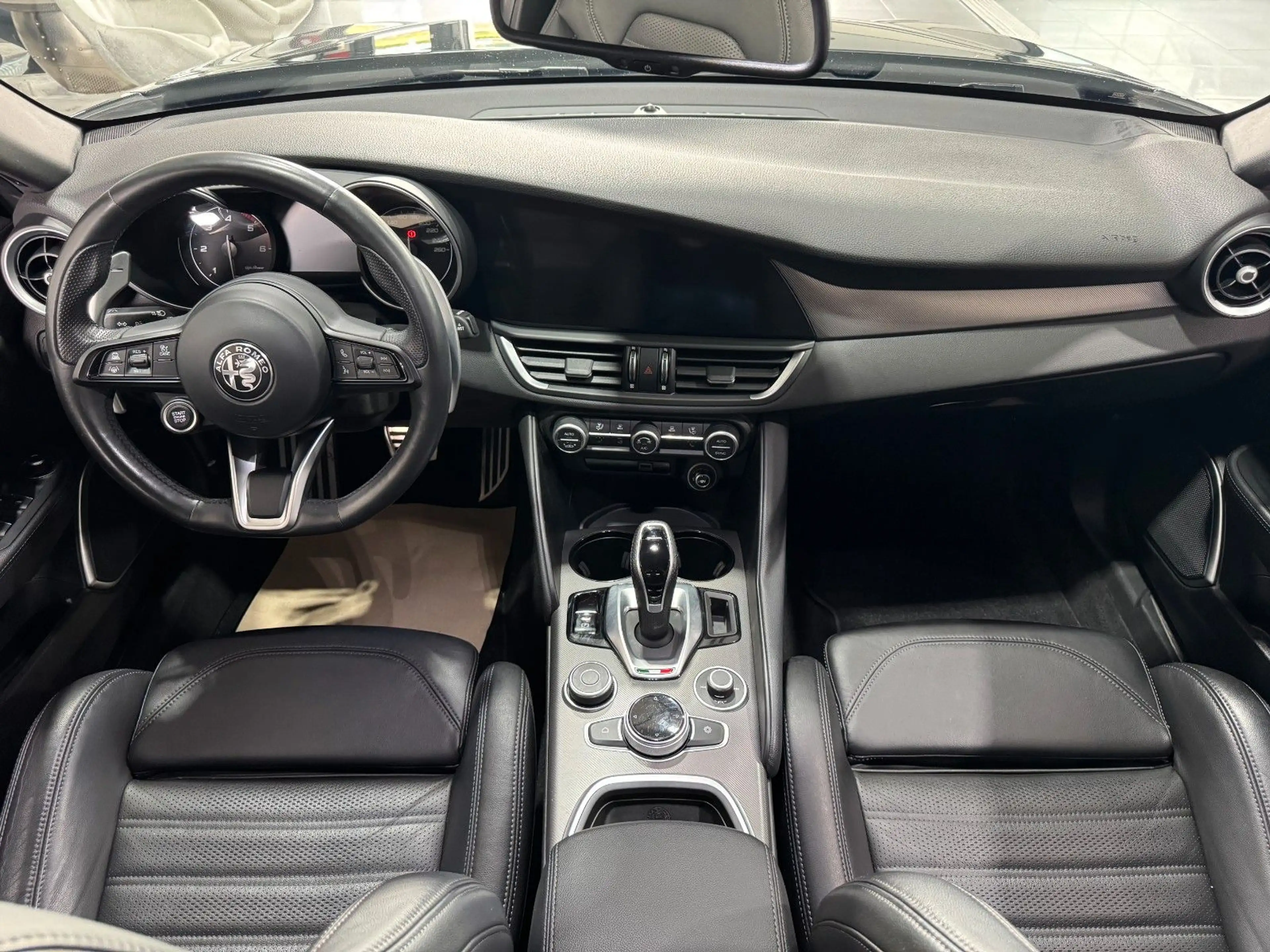 Alfa Romeo Giulia Veloce Q4| SHZ | SH| S-SITZE |APPLE-CAR| — photo 6