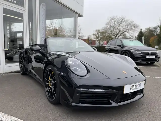 Porsche 992 view 3