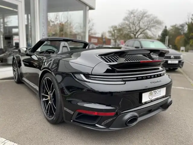 Porsche 992 view 13