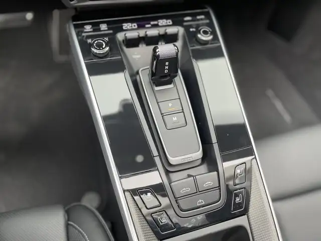 Porsche 992 view 10