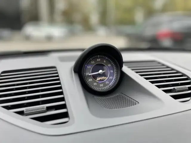 Porsche 992 view 9