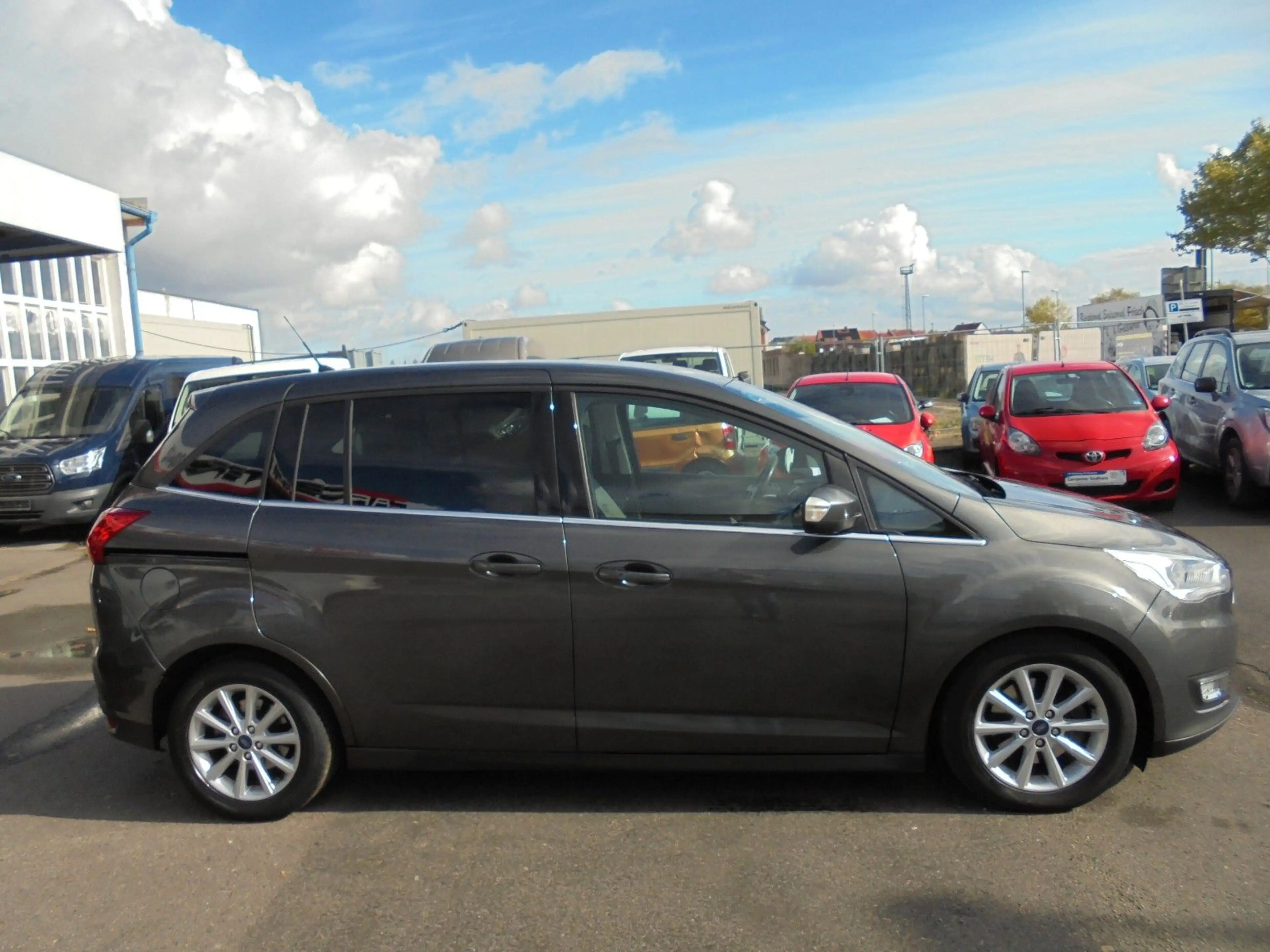 Ford Grand C-Max Titanium — photo 7