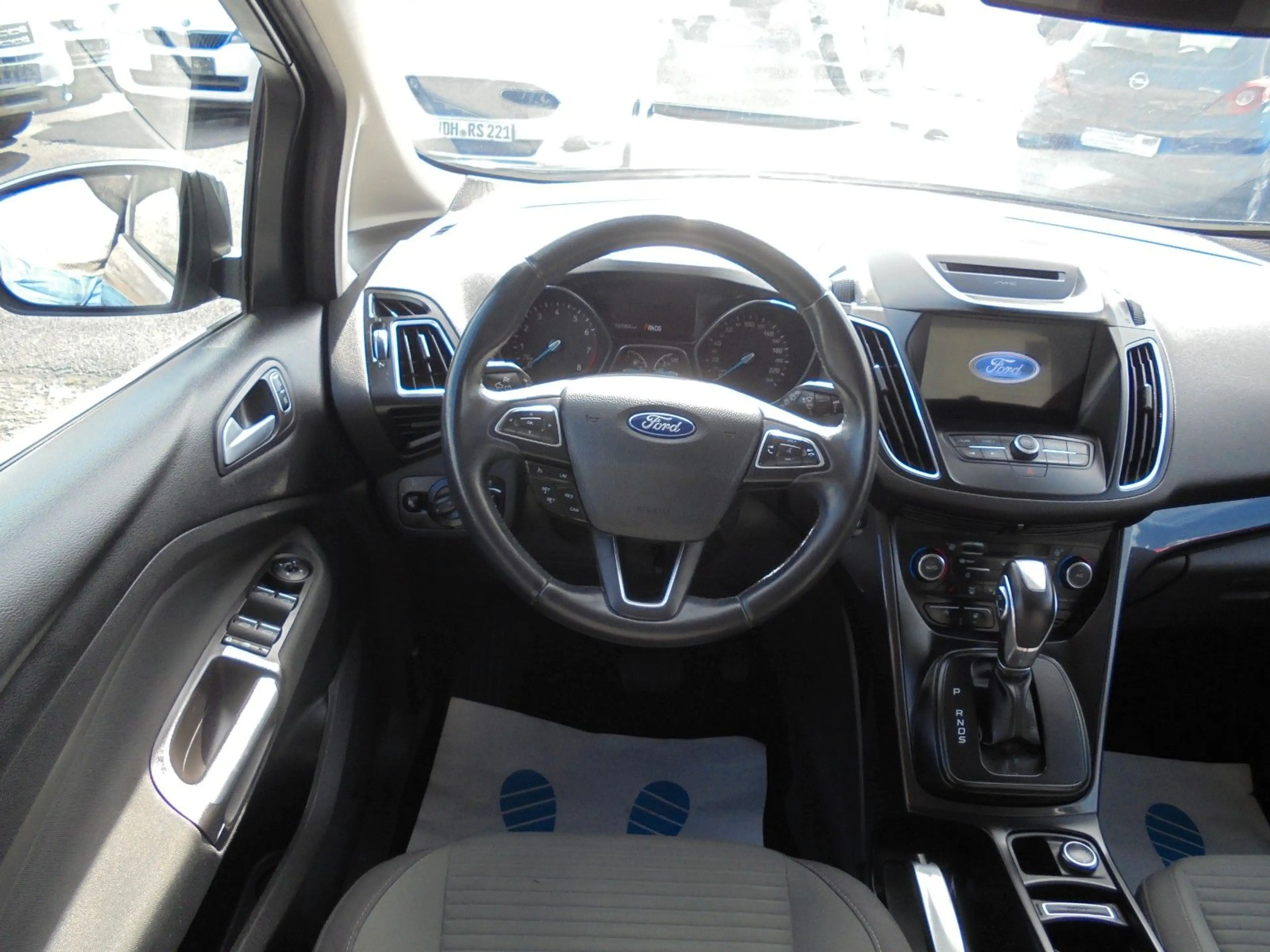 Ford Grand C-Max Titanium — photo 13