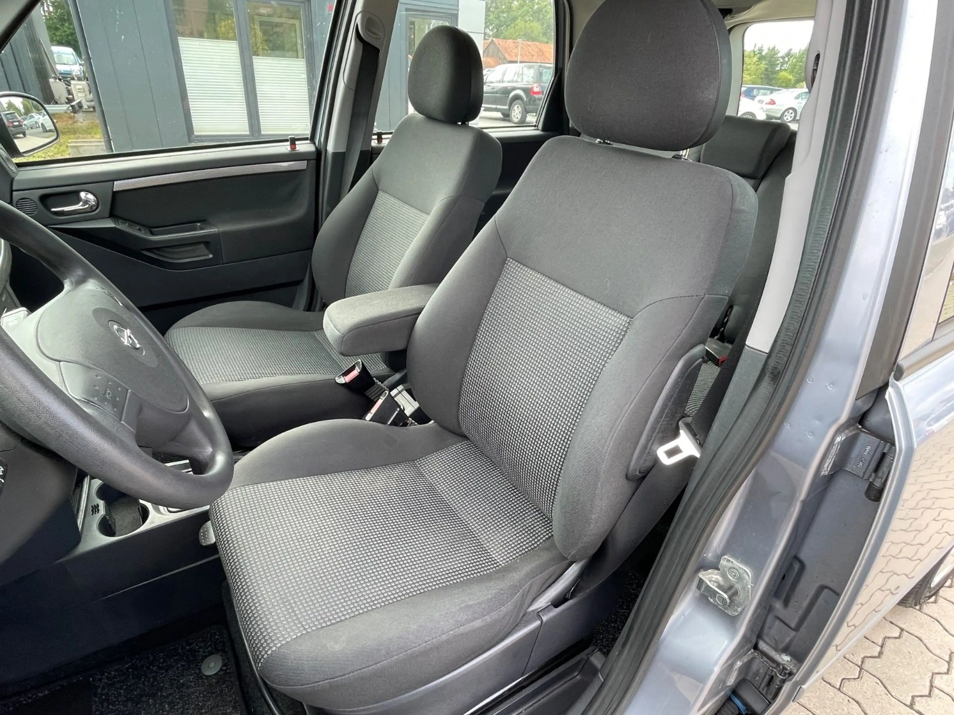 Opel Meriva 1.6 Automatik Edition TÜV 01.2028 — photo 12
