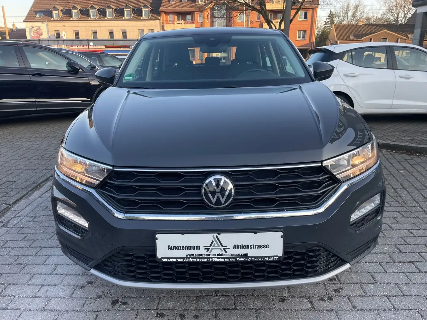 Volkswagen T-Roc Style Navi Kamera PDC Klima LM Beats 1.H Grijs - 1