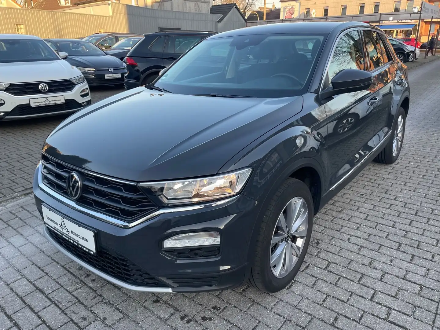 Volkswagen T-Roc Style Navi Kamera PDC Klima LM Beats 1.H Grijs - 2