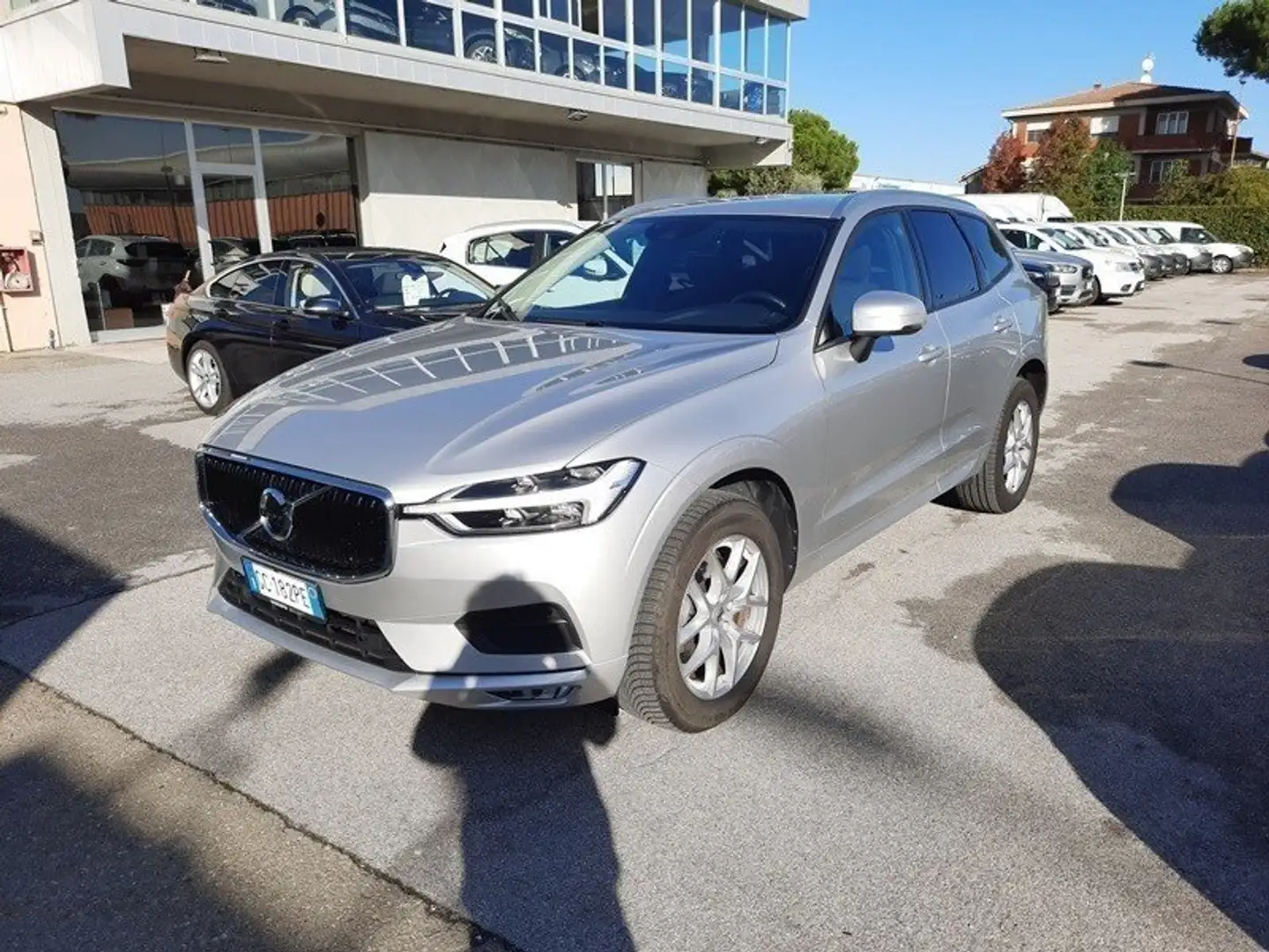 Volvo XC60 2.0 B4 Momentum Geartronic AWD Grigio - 1