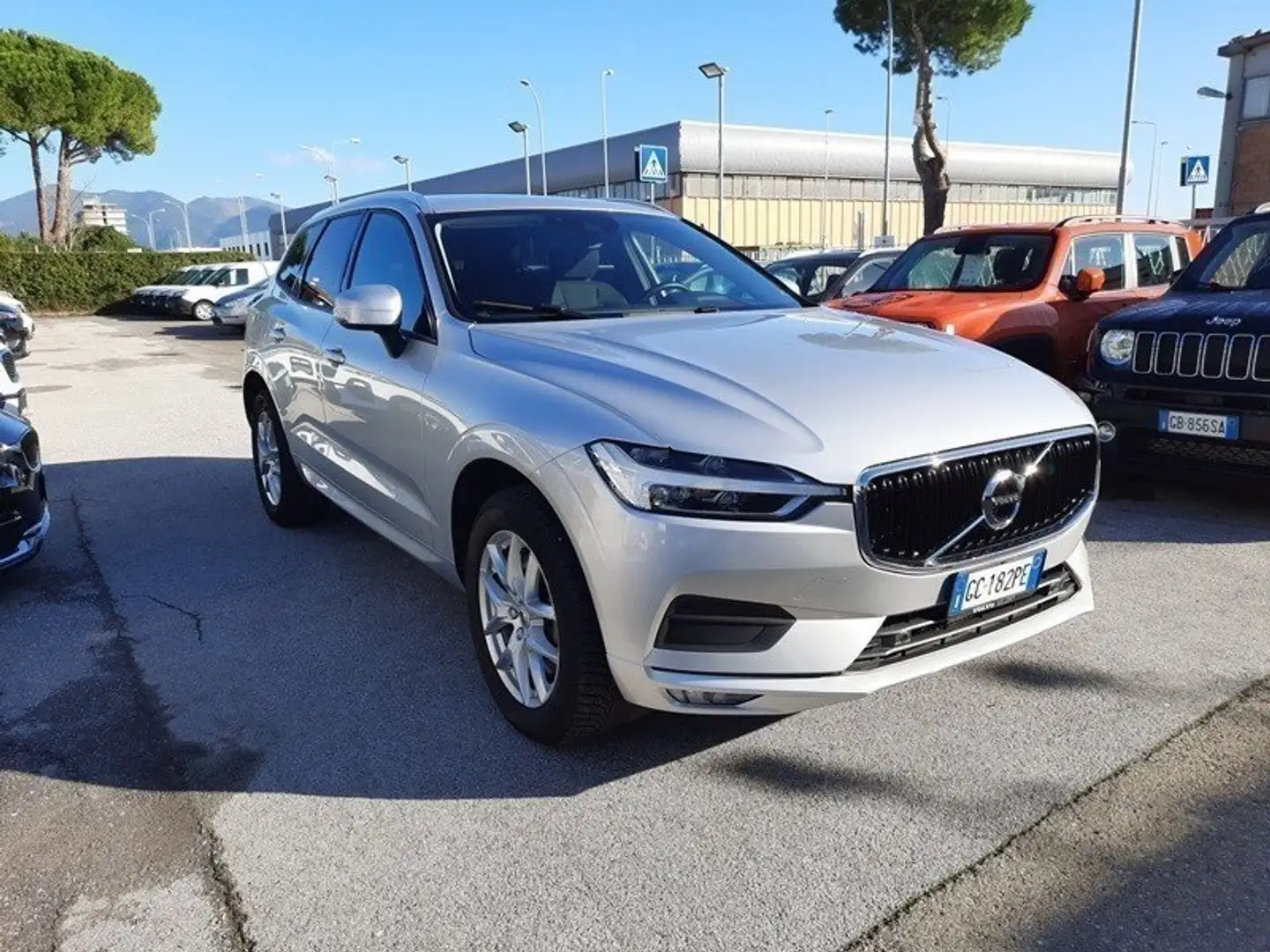 Volvo XC60 2.0 B4 Momentum Geartronic AWD Grigio - 2