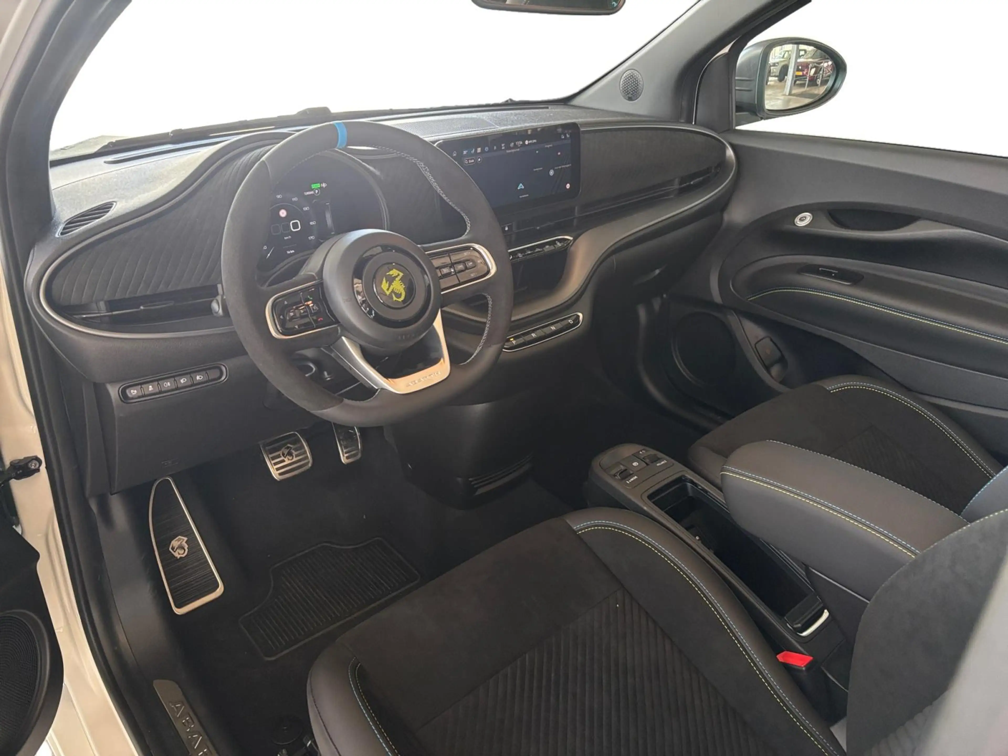 Abarth 500e Turismo Cabrio 42 kWh Carplay - Stoelverwarming - — photo 10