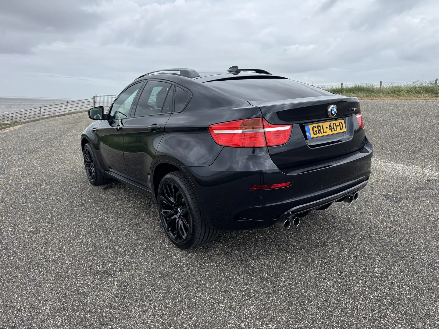 BMW X6 M Bmw x6 M yountimer zeer netjes inc. Bmw racefiets Černá - 2