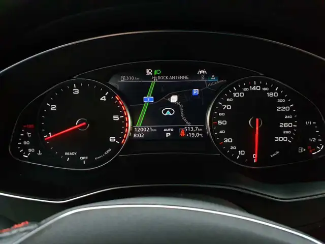 Audi A6 Avant view 11