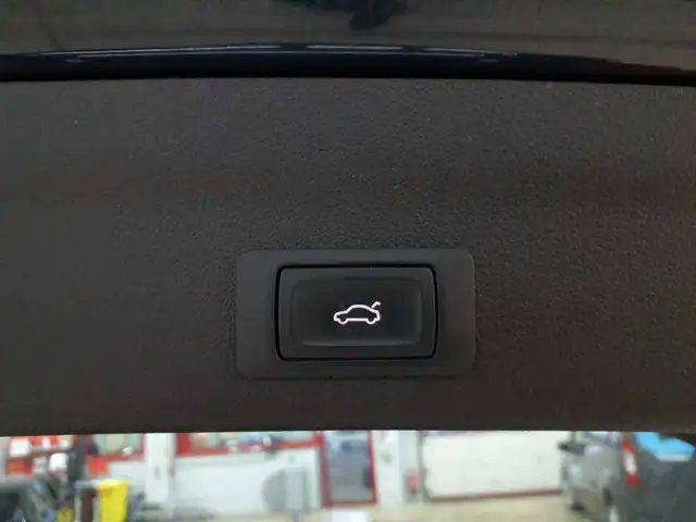 Audi A6 Avant view 16